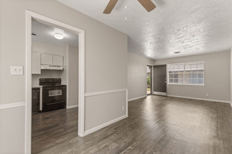 11-web-or-mls-Clairmont1201_GCREP-11