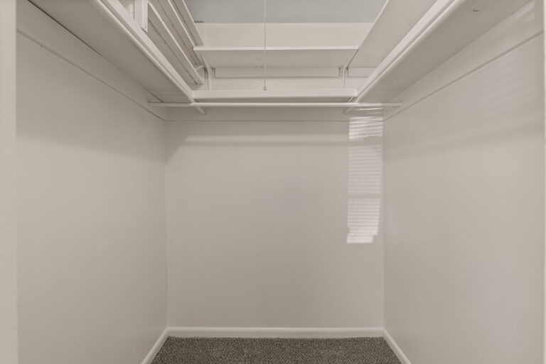 27-web-or-mls-Clairmont1201_GCREP-27